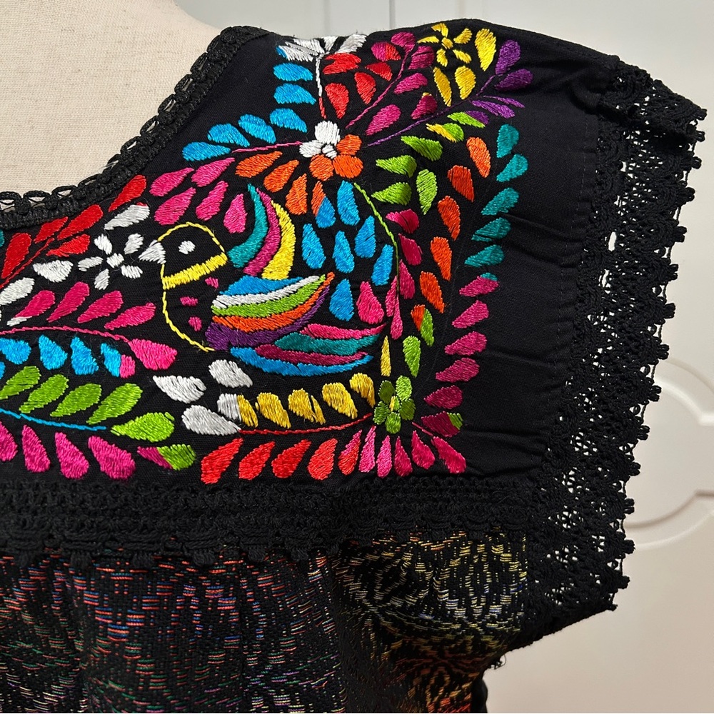 Paloma Embroidered Mexican Blous, Hand Loom. - Picture 4 of 8